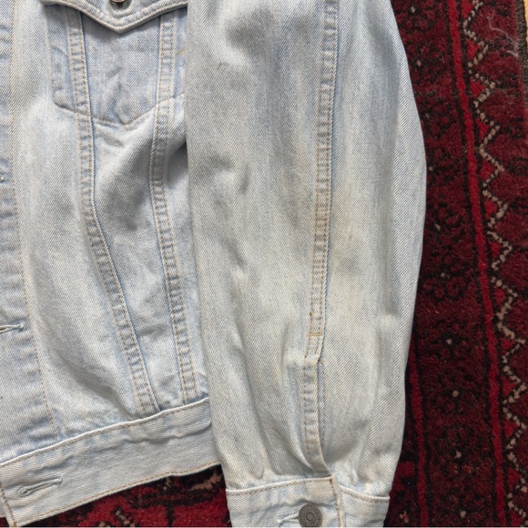 Levi's Vintage Men's Light Wash Denim Trucker Jacket Size 40 - Picture 12 of 12